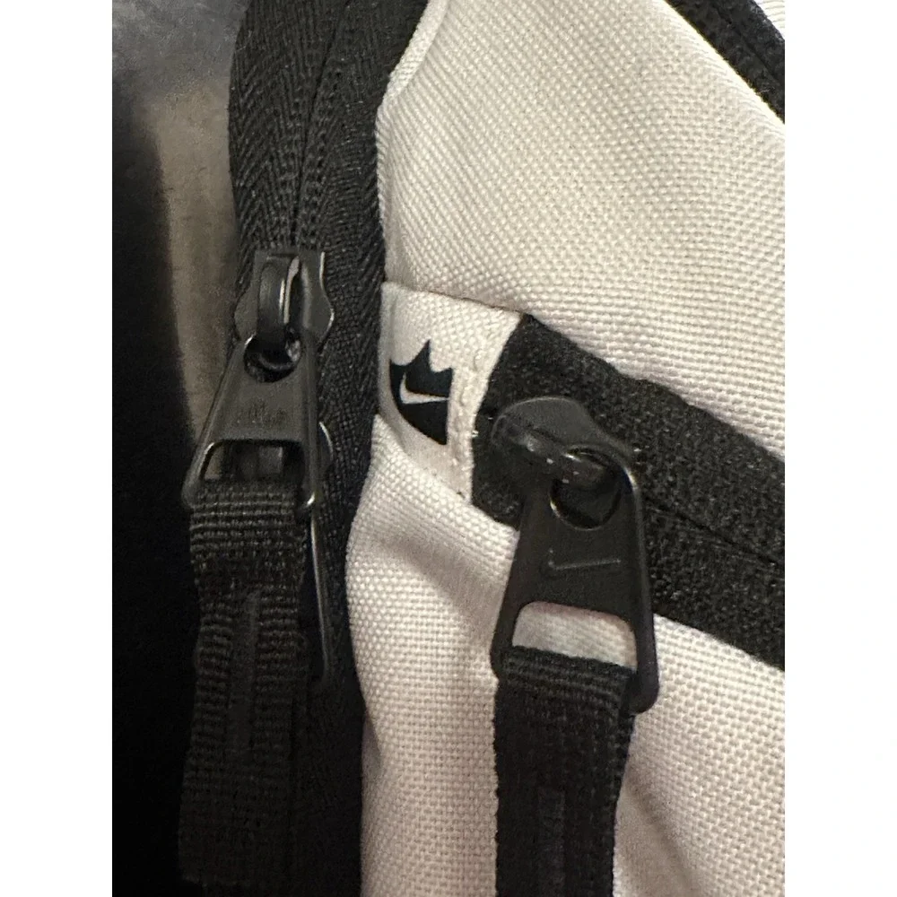 Nike Elite 32L Large Backpack White/Black Zip Padded Adjustable 4-Pocket